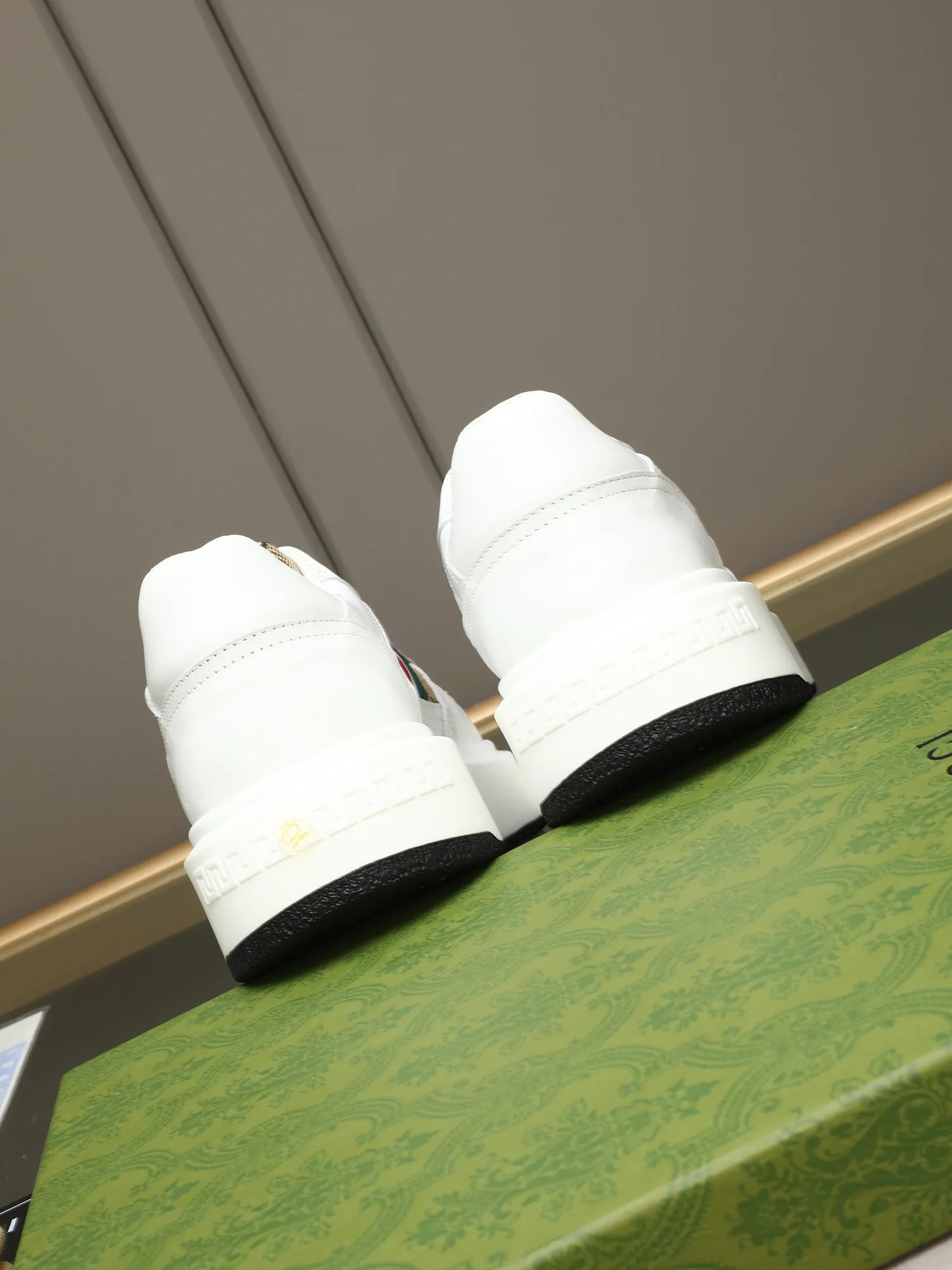 Men's shoes 💰480 New men's shoes GUCCI Fashion trend Made of first-layer calfskin ➕ washed sheep lining! The foot feels super comfortable and the workmanship is impeccable. Foam ultra-light outsole, size: 38-44 (45 customized) 3 colors to choose from!
